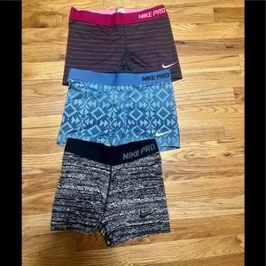Nike spandex patterned shorts